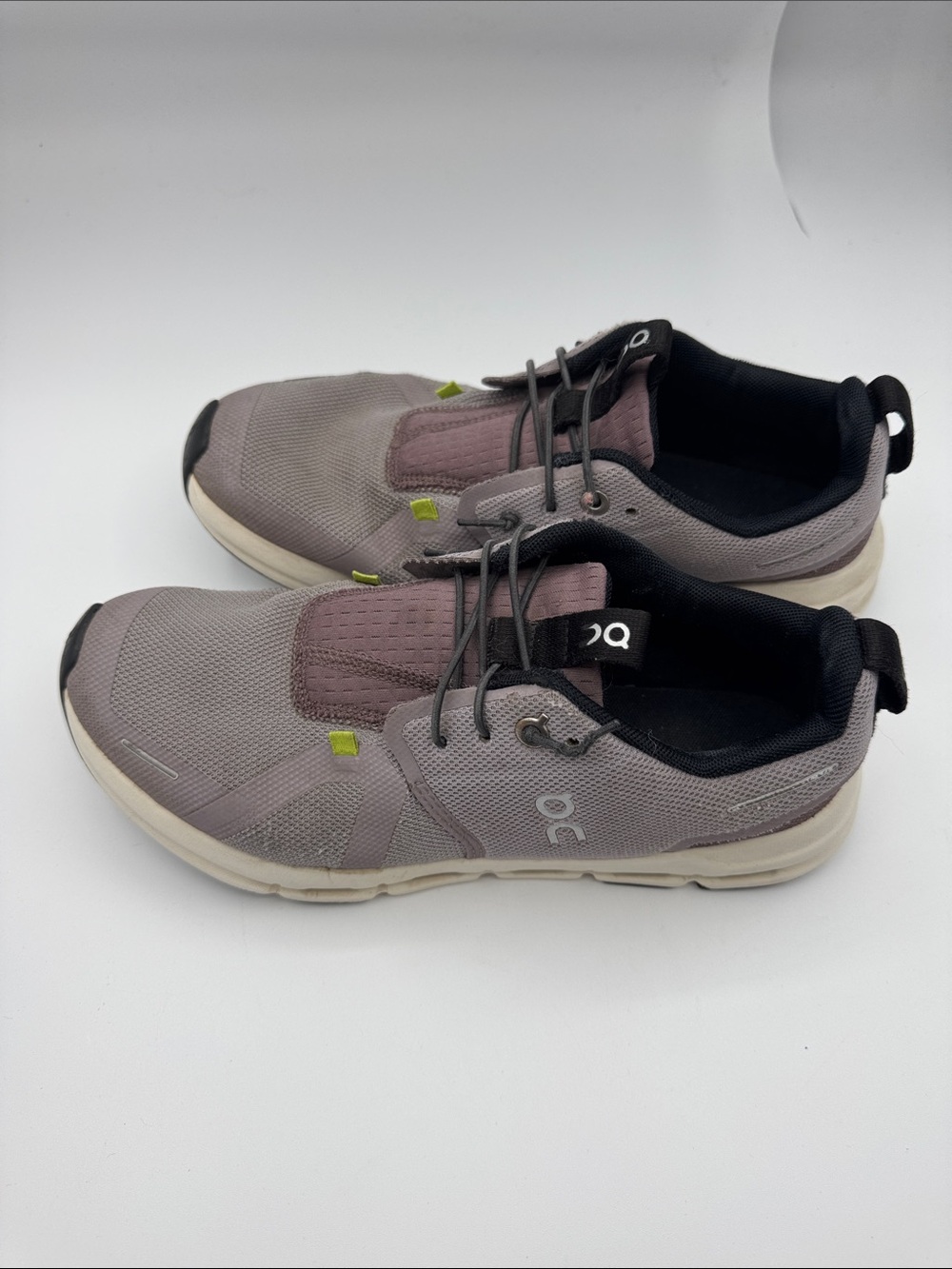 On Running Shoes - Youth 5.5